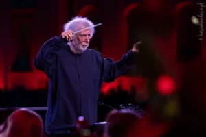 Maestro Wojciech Michniewski na koncercie z okazji otwarcia Biblioteki Narodowej w jednym z najpiękniejszych pałaców Warszawy – Pałacu Rzeczpospolitej.