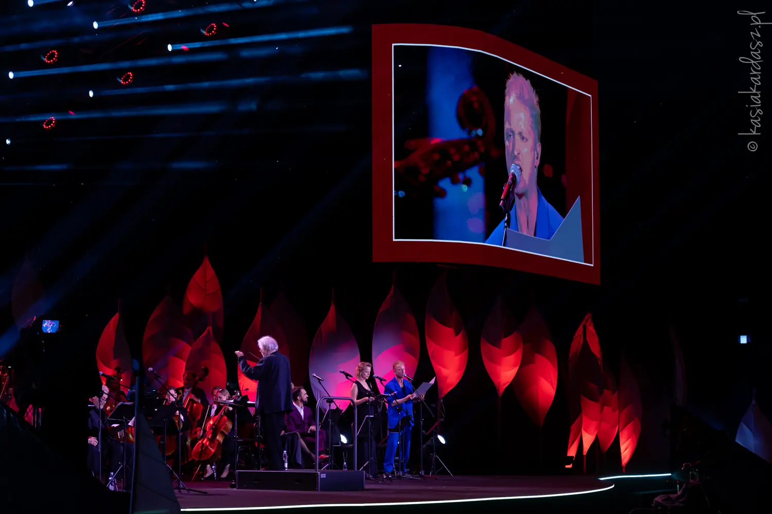 Na scenie można było podziwiać Joannę Kulig, Jolantę Majchrzak, Justynę Schneider, Daniela Olbrychskiego, Marcina Przybylskiego, Olka Różanka, Tadeusza Woźniaka, Zespół Rocka Progresywnego pod kierownictwem Marka Raduli oraz zespół Sinfonia Varsovia pod batutą Wojciecha Michniewskiego.