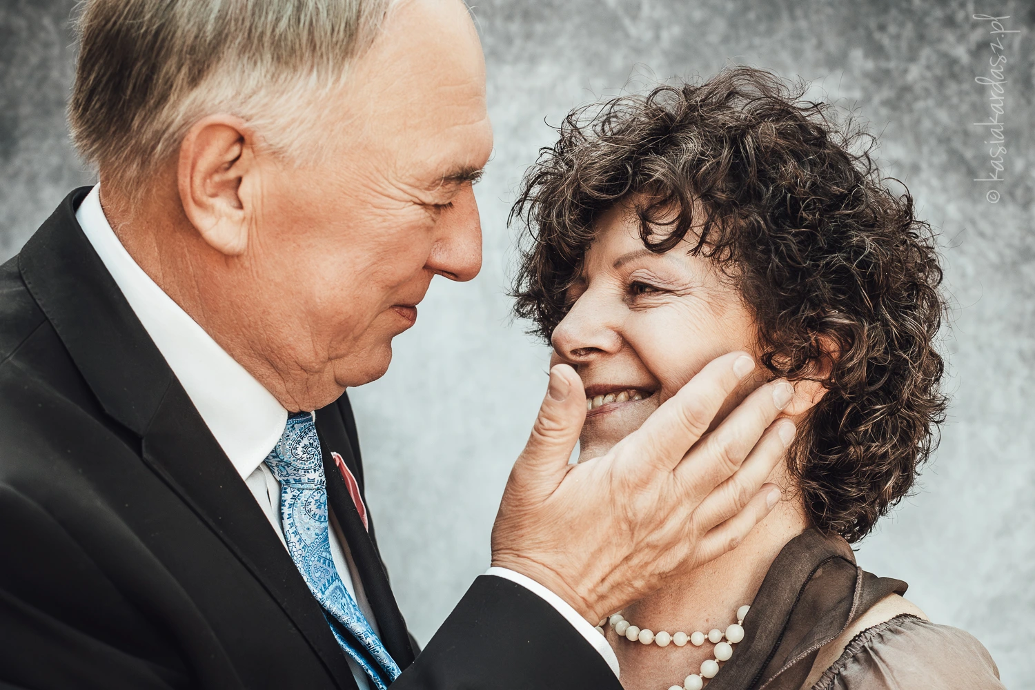 zakochana para, czułość