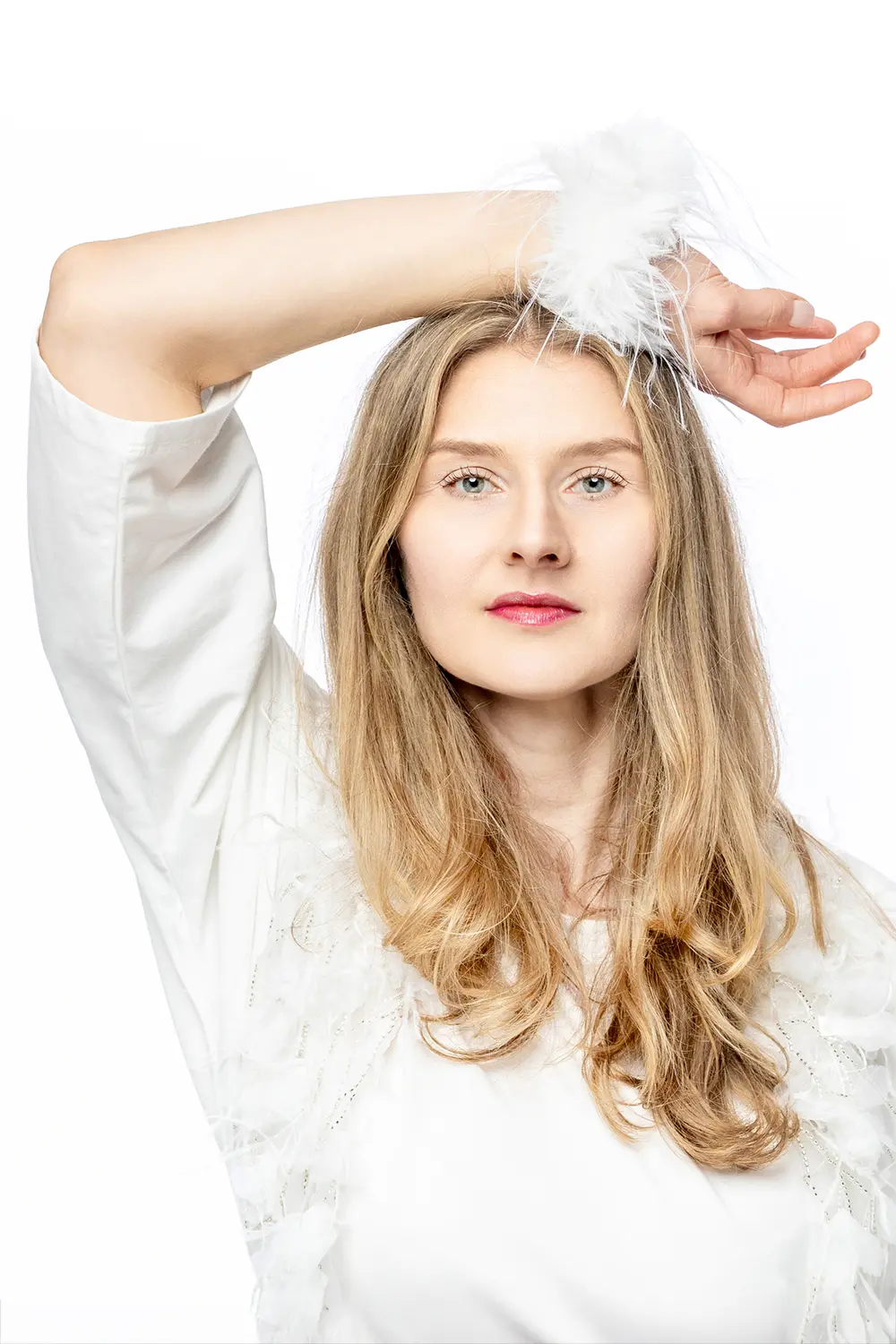 Kobieta w bieli, portret studyjny Królowej Śniegu